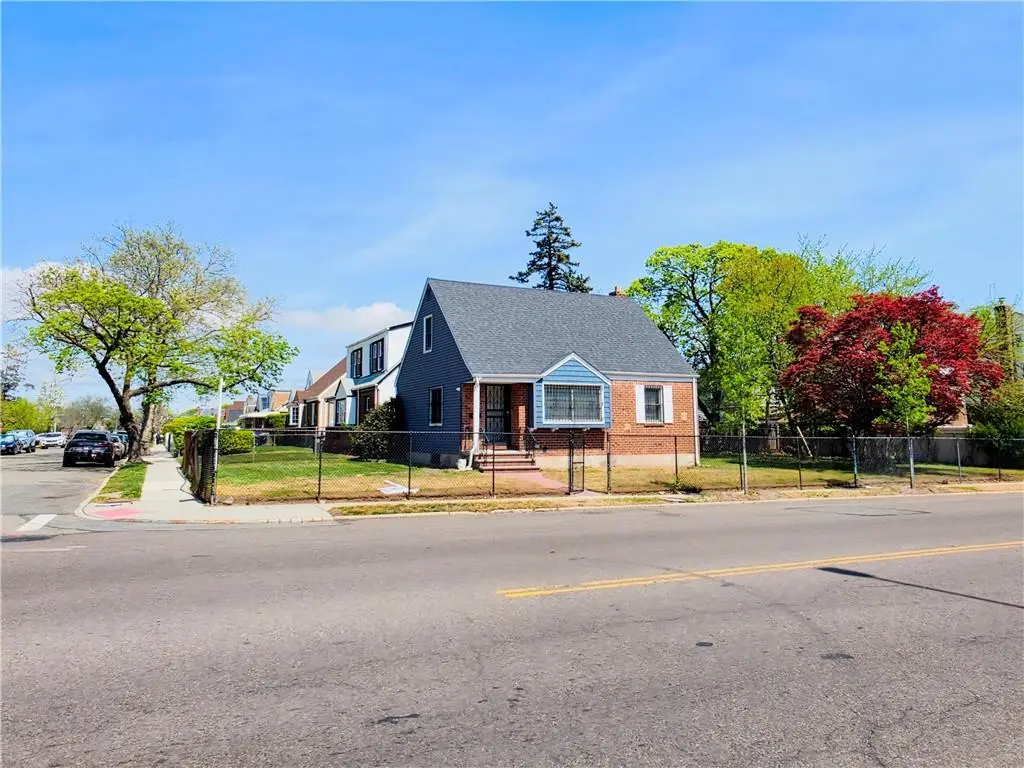 221-01 120th AVE, Cambria Heights, NY 11411