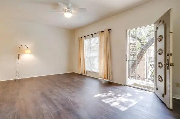 4438 Harlanwood Drive #211, Fort Worth, TX 76109