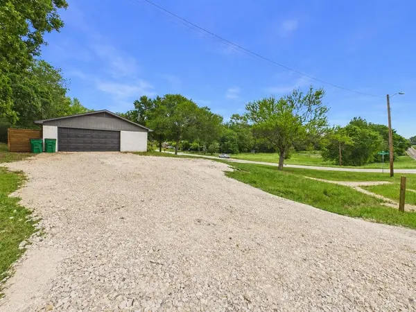 2001 Court Drive, Palestine, TX 75803