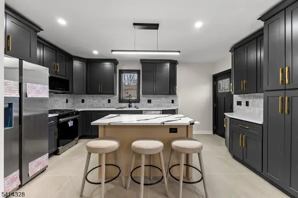 79 3Rd St, Somerville Boro, NJ 08876