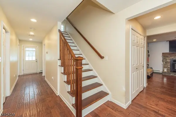 8 Lehigh Way, Hopatcong Boro, NJ 07843