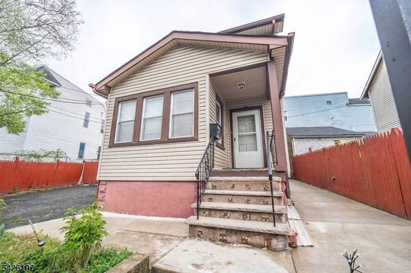 25-27 Goodwin Ave, Newark City, NJ 07112