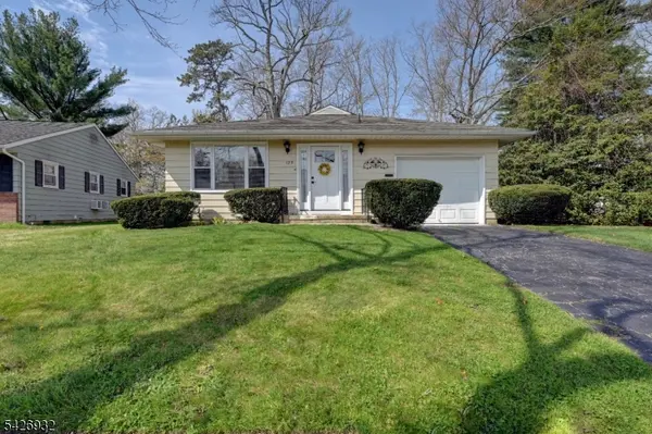 123 Columbine Cir, Toms River Township, NJ 08755