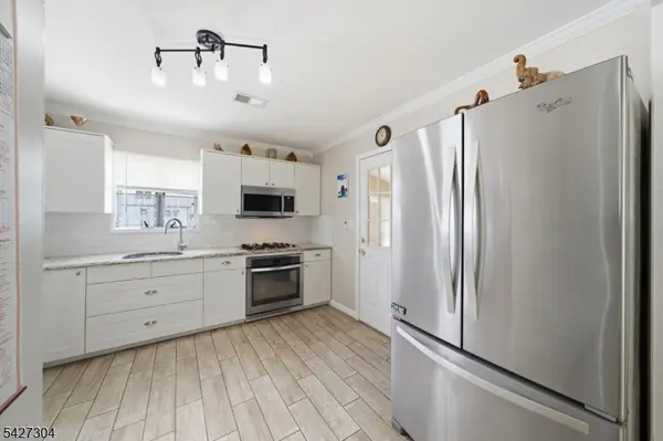 47 Kendall Dr, Sayreville Boro, NJ 08859