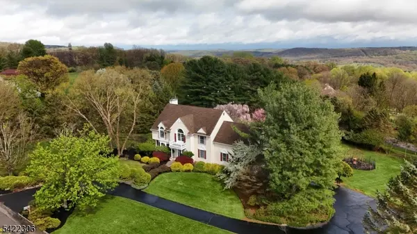 39 Squire Hill Rd, Washington Twp., NJ 07853