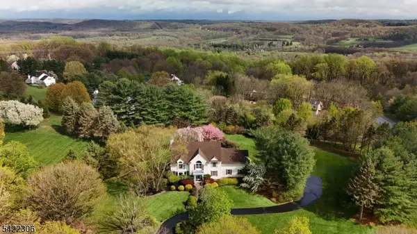 39 Squire Hill Rd, Washington Twp., NJ 07853