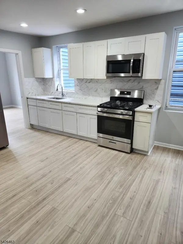 62 3Rd St, Elizabeth City, NJ 07206