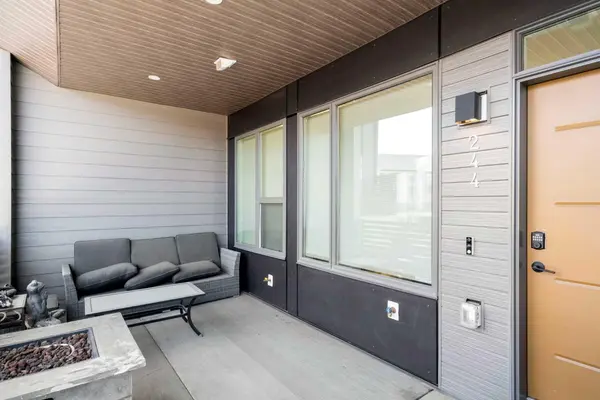 244 Sovereign Common SW, Calgary, AB T3C 3Y3