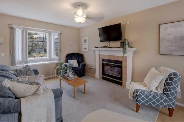 135 Coverdale CT NE, Calgary, AB T3K 4J7