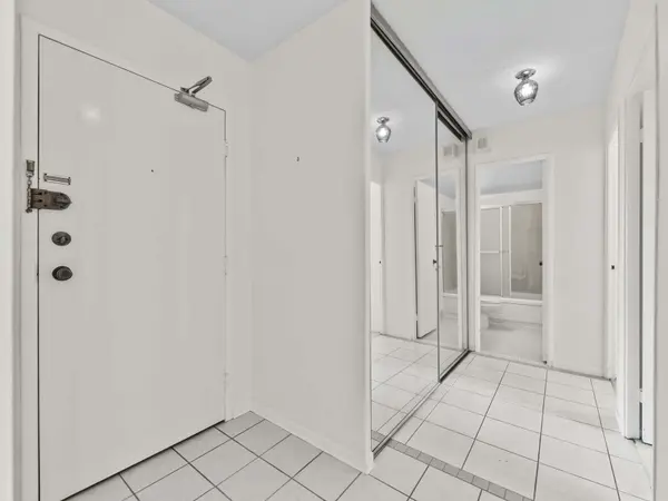 177 Linus RD #612, Toronto C15, ON M2J 4S5