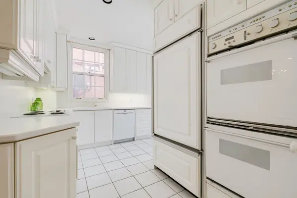 62 A Glen RD, Toronto C09, ON M4W 2V4