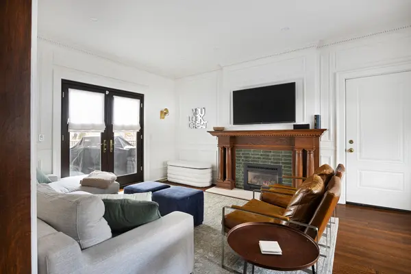 152 Lyndhurst AVE, Toronto C02, ON M5R 2Z9