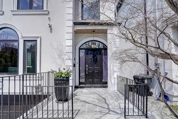 594 Woburn AVE, Toronto C04, ON M5M 1L9