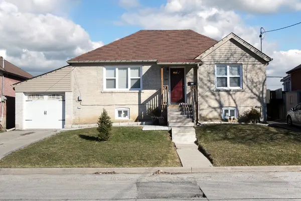 94 Fairholme AVE, Toronto C04, ON M6B 2W6