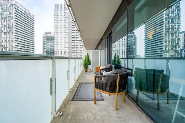 11 Charlotte ST #2004, Toronto C01, ON M5V 0M6