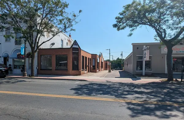 153 Brock ST N #2, Whitby, ON L1N 4H3