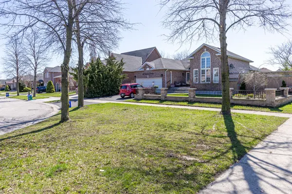 48 Patrick DR, Whitby, ON L1R 2L2