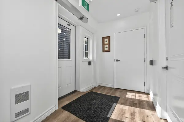 9 Queen ST W #104, Springwater, ON L0L 1P0