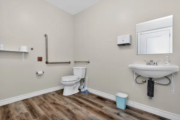 9 Queen ST W #104, Springwater, ON L0L 1P0