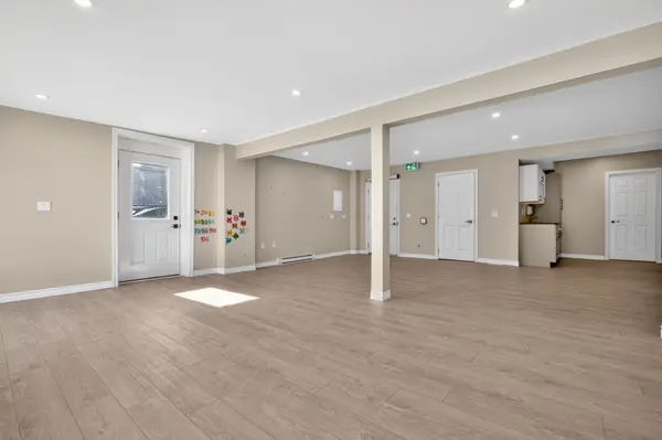 9 Queen ST W #105, Springwater, ON L0L 1P0