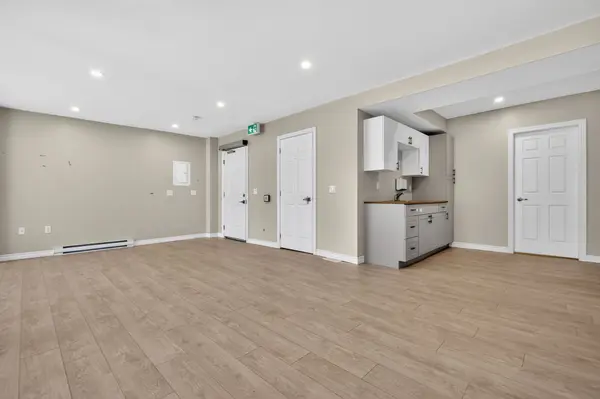 9 Queen ST W #105, Springwater, ON L0L 1P0