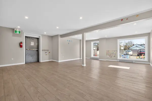 9 Queen ST W #105, Springwater, ON L0L 1P0