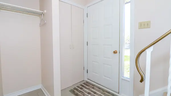 82 Melinda CRES, Barrie, ON L4N 5G6