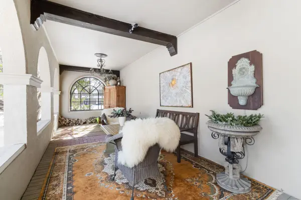 150 Cairncroft RD, Oakville, ON L6J 4L9