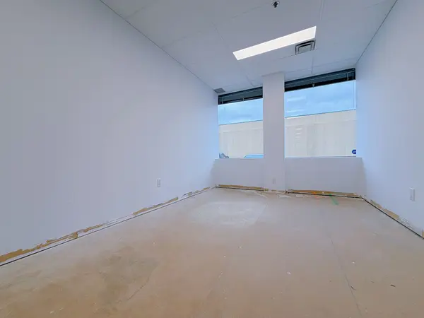 160 Traders BLVD E #108, Mississauga, ON L4Z 3K7