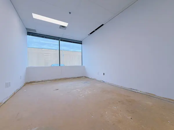 160 Traders BLVD E #108, Mississauga, ON L4Z 3K7