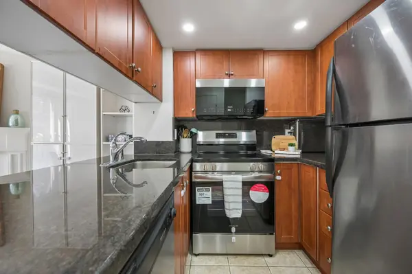 18 Laidlaw ST #1011, Toronto W01, ON M6K 1X2