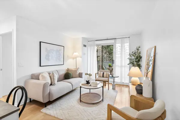 17 Michael Power PL #201, Toronto W08, ON M9A 5G5