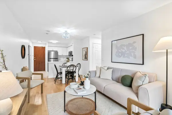 17 Michael Power PL #201, Toronto W08, ON M9A 5G5