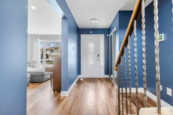 2474 Cavendish DR, Burlington, ON L7P 3T8