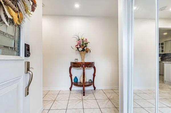 7260 Redfox RD, Mississauga, ON L4T 2L8