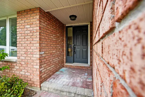 16 Anne ST, Brighton, ON K0K 1H0