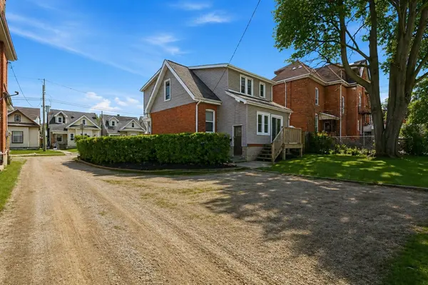 260 Prospect ST S, Hamilton, ON L8M 2Z9