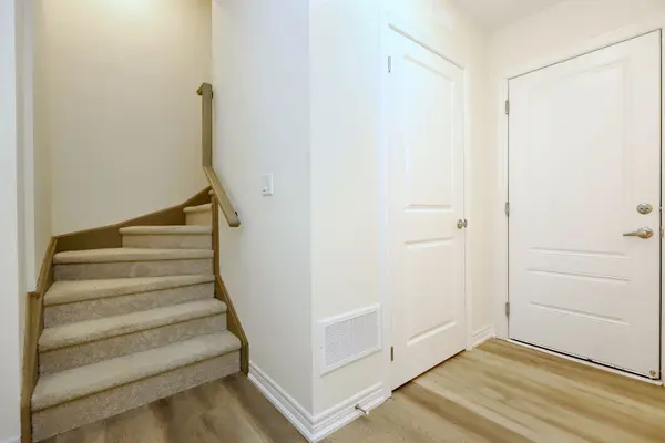 40 Zinfandel DR #16, Hamilton, ON L8E 0L1