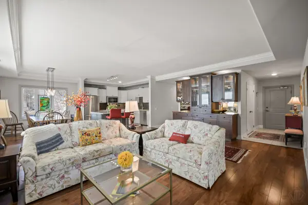 130 Steamship Bay RD #207, Gravenhurst, ON P1P 1Z9