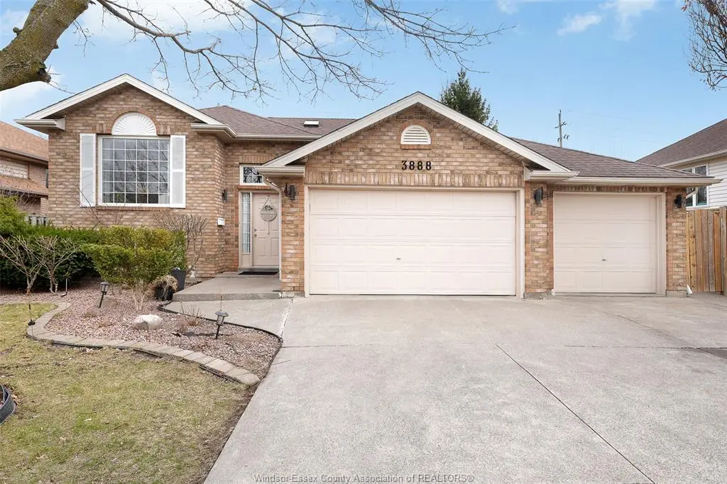 3888 ARISTOTLE Crescent, Windsor, ON N9G 2N9