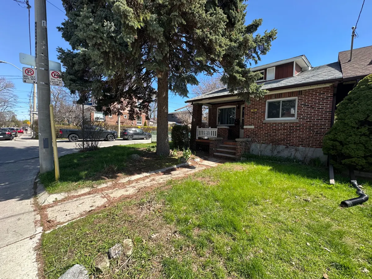 93 Oak Park AVE #Upper, Toronto E03, ON M4C 4M5