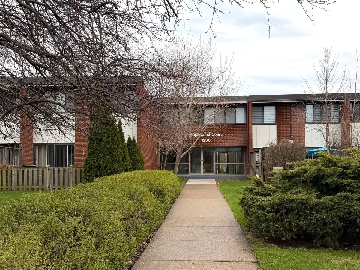 1230 Gripsholm RD #17, Mississauga, ON L4Y 2G9