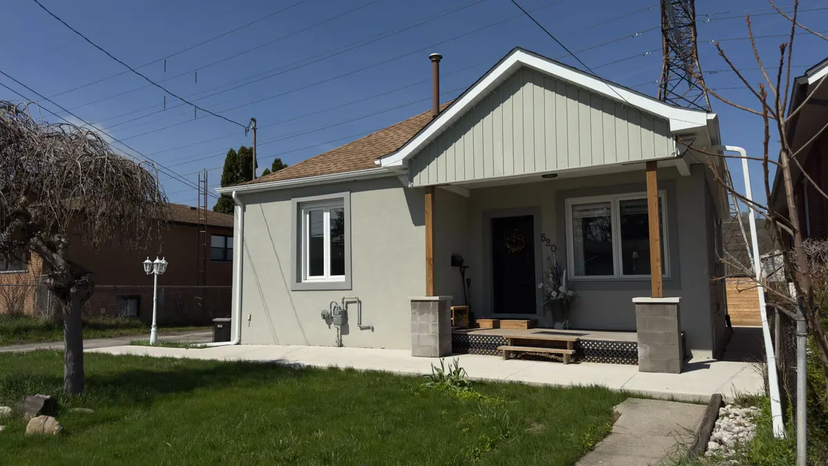 520 Cochrane RD #Middle Room, Hamilton, ON L8K 3H5