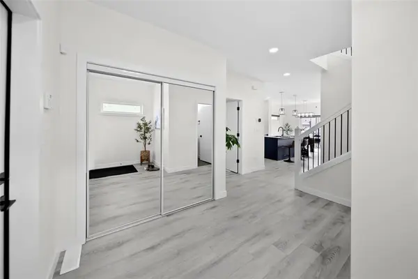 99 Nuthatch Bay, Winnipeg, MB R2V 5J1