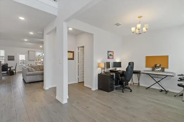 125 Kirwin Drive, Fort Worth, TX 76131