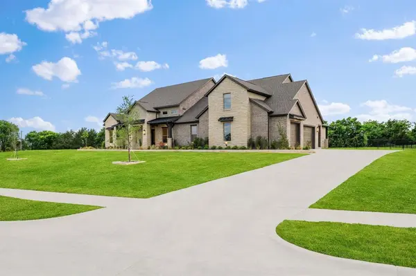 305 Chapel View Court, Heath, TX 75032