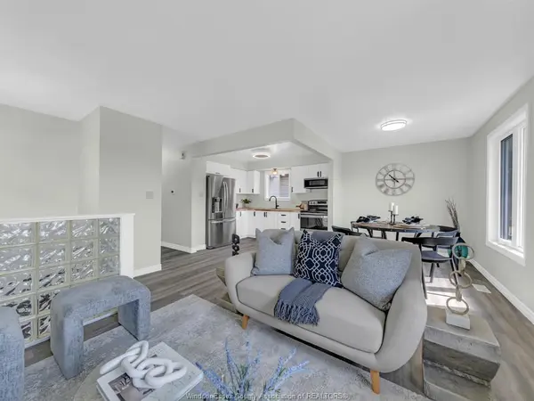 30 Indiana Place, Amherstburg, ON N9V 3X5