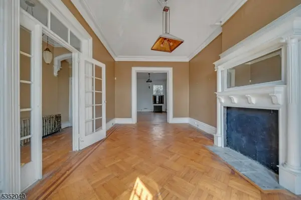 589 Dr Martin Luther King Jr, Newark City, NJ 07102