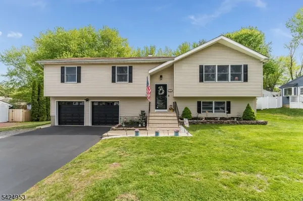64 Stonehenge Dr, Lopatcong Twp., NJ 08865