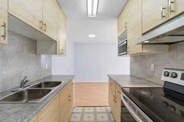 231 64 AVE NW #103, Calgary, AB T2K 0M1